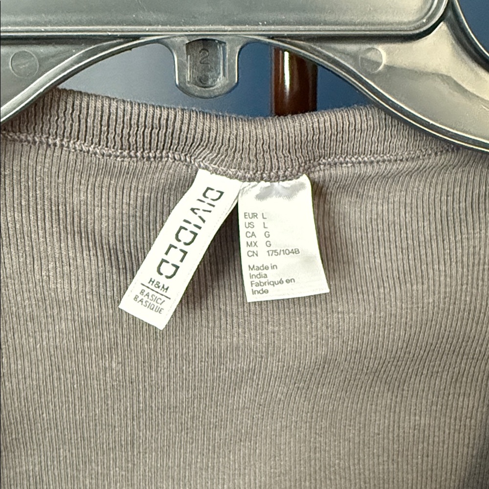 H&M Gray Ribbed Crop Top - Picture 2 of 3